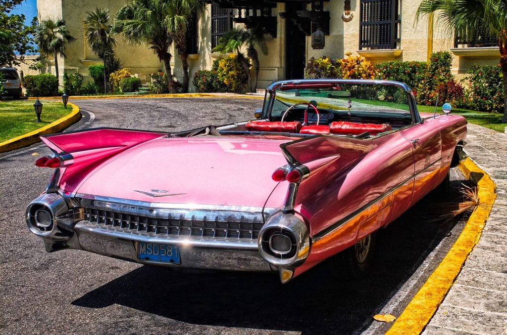 vintage car in varadero