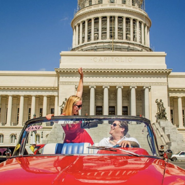 Luxurious personalized city tour classic car and Capitol of Havana   